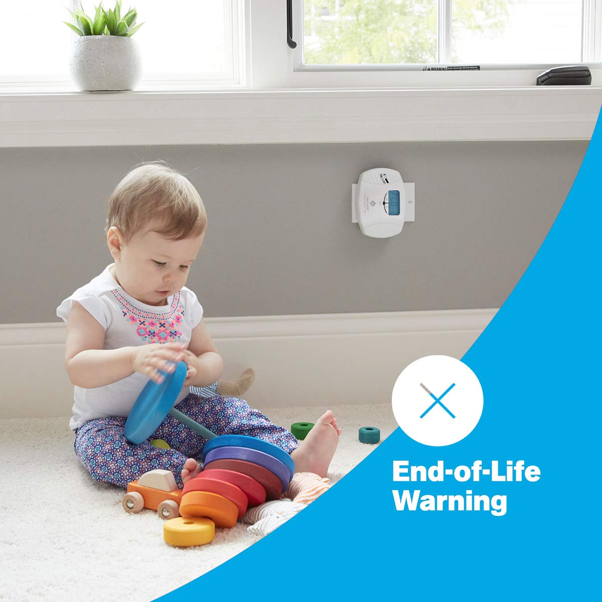 Plug in Carbon Monoxide Alarm with Digital Display J3360