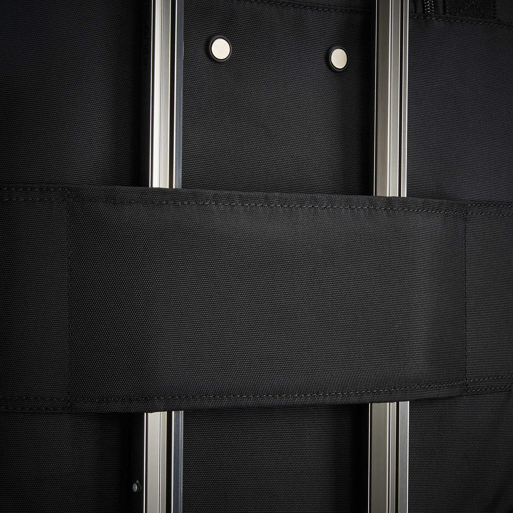 Underseat Carry-On Spinner With USB Port Y81085